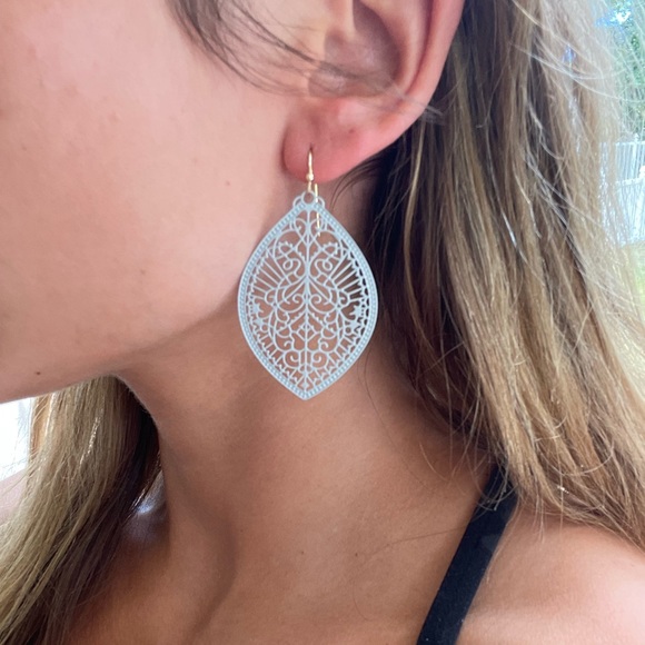 NWT Lightweight Grey Lasercut Earrings - Picture 3 of 5